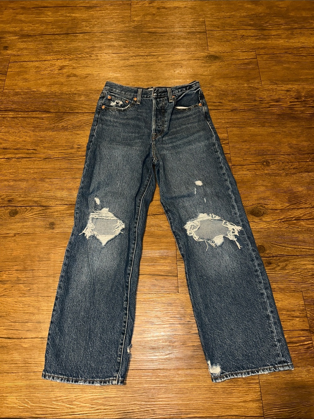 Levi’s Distressed Dark Wash -Ribcage Straight Ankle- Blue Jeans